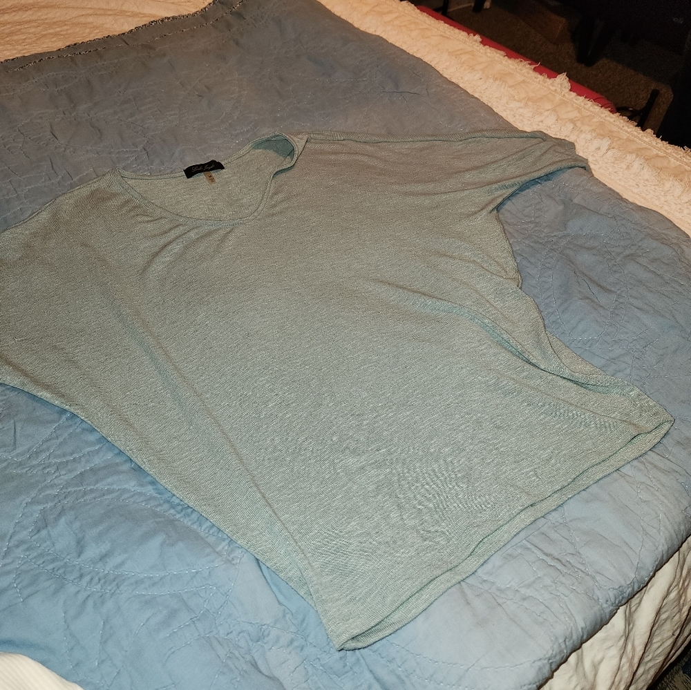 Laila Jayde mint green, med. women's dolman top. Made in U.S.A.